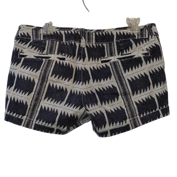 American Eagle Midi Stretch Shorts Size 8 Black Cream Tribal‎ Print Casual Summer Shorts - Image 3