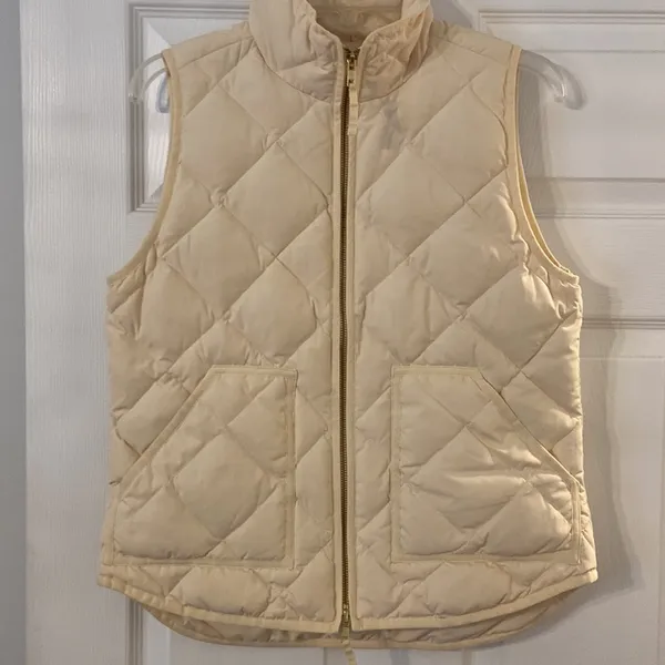 J.Crew Puffer Vest size S BNWOT length 25” bust 36” color cream - Image 2