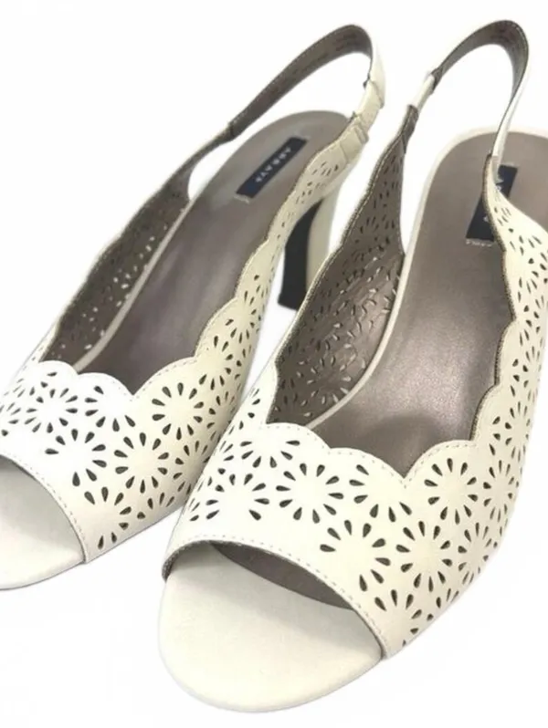 Beautiful NWTs Masseys Women’s Heels Size 10W - Image 2