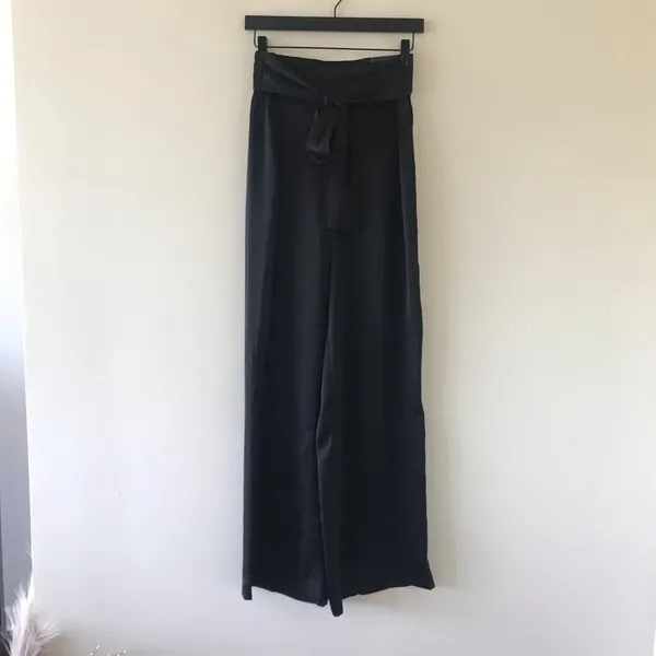 Express Satin High Rise Wide Leg Pant Ruffle Crop Tank Set, NWT, Medium, Black - Image 3