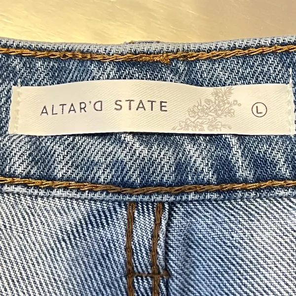 1076 |Altar'd State Distressed High Waisted Boho Denim Shorts Light Wash Women L - Image 6
