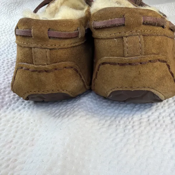 UGG Women's Dakota Moccasin Size 7 Chestnut Style Number 5612 - Image 6