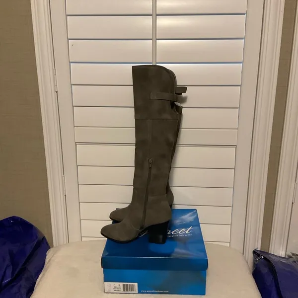 Easy Street Gray Heeled Boots - Image 4
