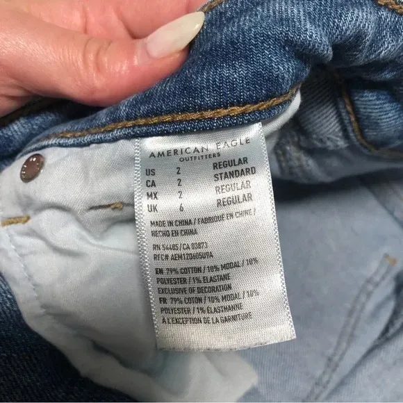 American Eagle Mom Jean Stretch High Waist Mid-Light Wash Denim Size 2 Regular - Image 3