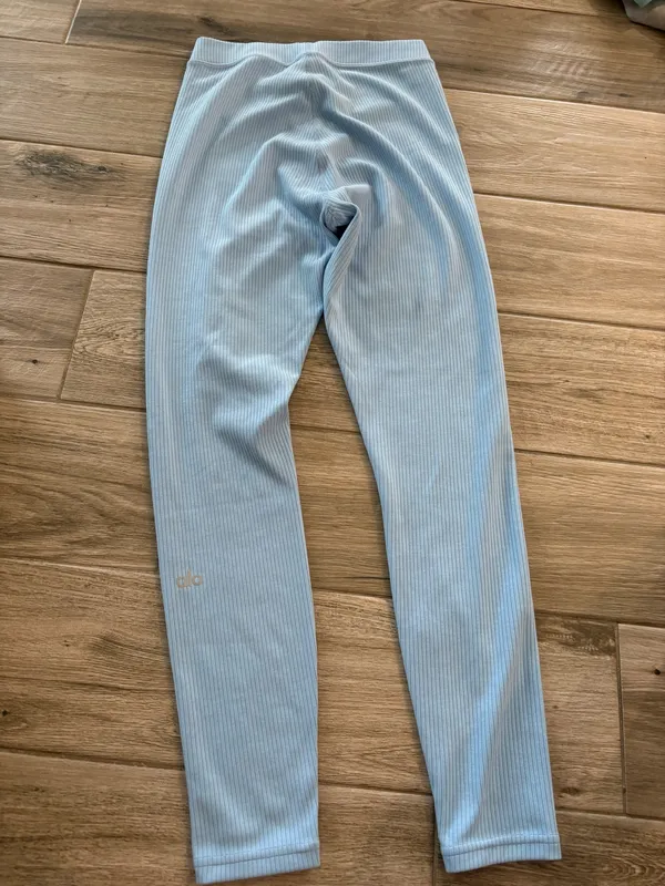 Alo Yoga Leggings - Image 2