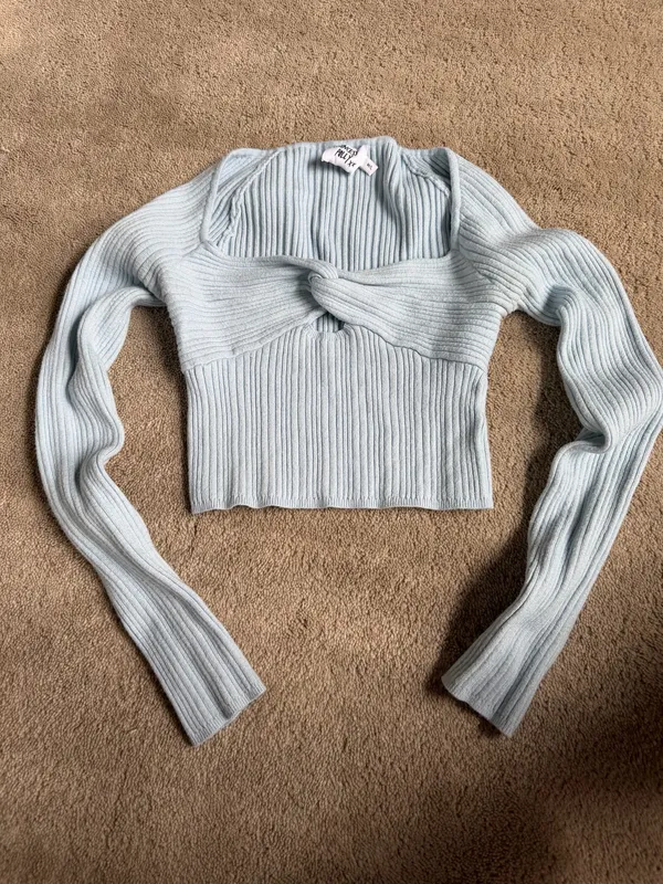 Princess Polly Light Blue Ribbed Twist Front Crop Top – M/L - Image 2