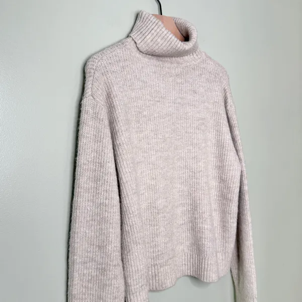 NWT H&M Wool Rib Knit Turtleneck Sweater Grey Oatmeal Women’s Size Medium - Image 4