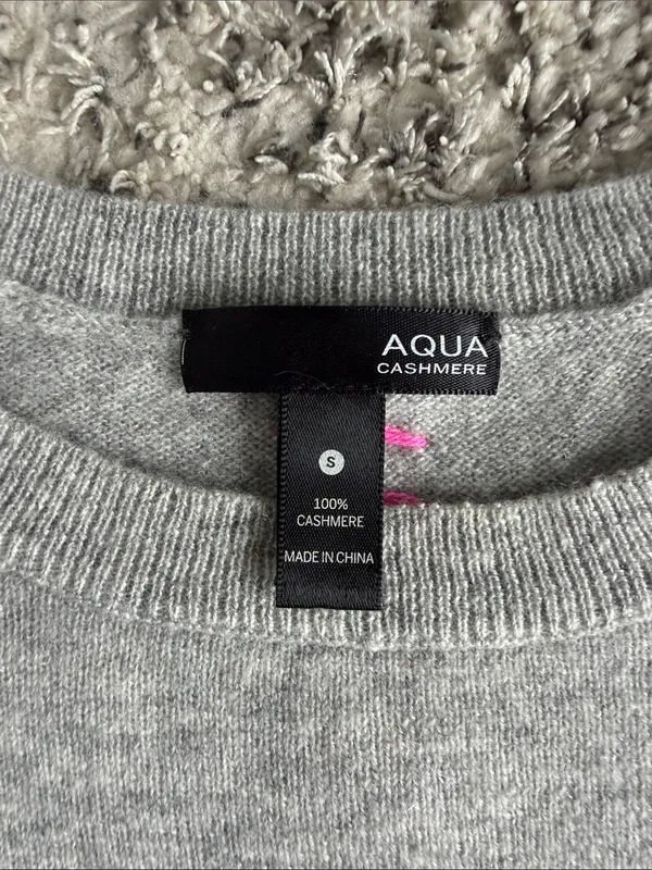 Aqua Bloomingdales Light Gray 100% Cashmere Sweater with Pink Accents Size Small - Image 2