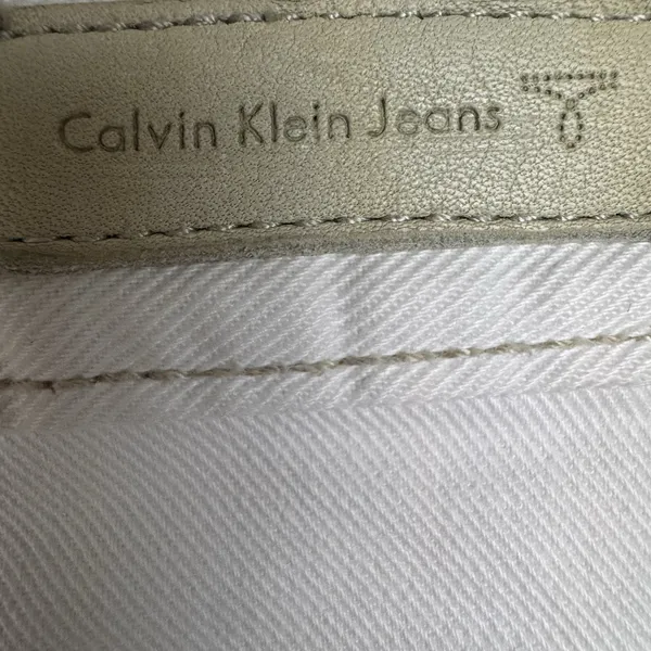 Calvin‎ Klein Women's Sz 2 White Denim Jeans Low Rise Flare 30x27 Short - Image 4