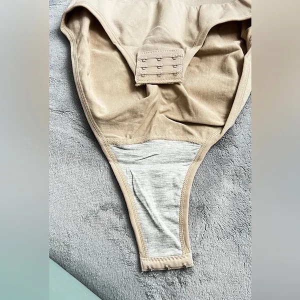 Hey shape NWOT Beige Shapewear Bodysuit MEDIUM Tan - Image 2