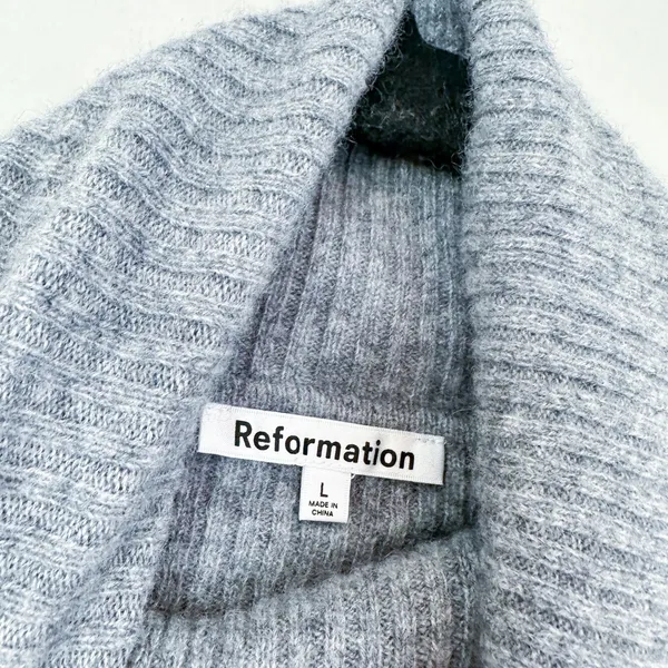 Reformation | Luisa 100% Cashmere Turtleneck Cropped Sweater in Grey size‎ Large - Image 6