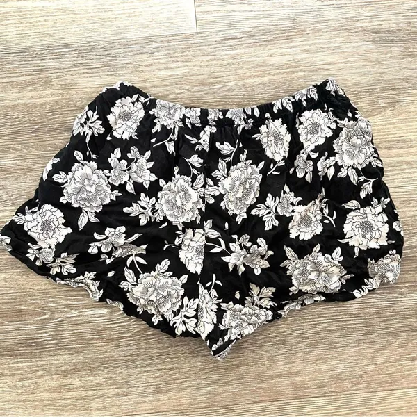 Brandy Melville black and white floral short shorts - Image 3