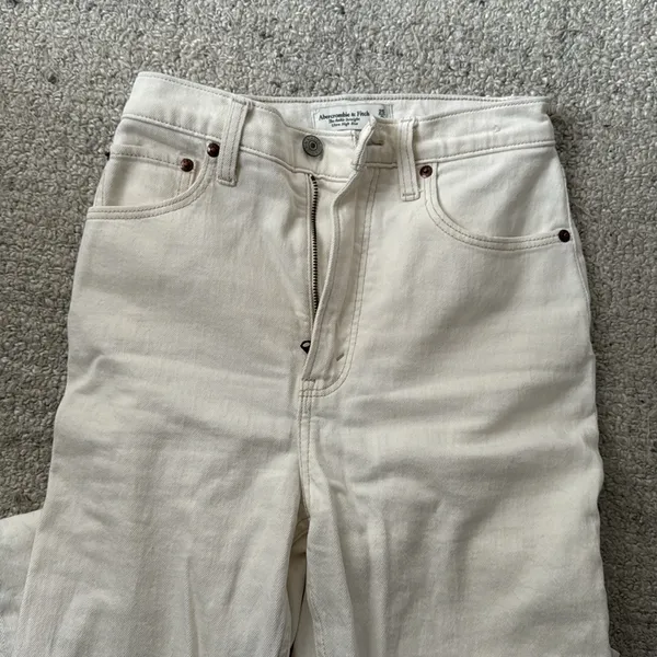 Abercrombie Curve Love Ultra High Rise 90s Straight Jean 25 short - Image 7
