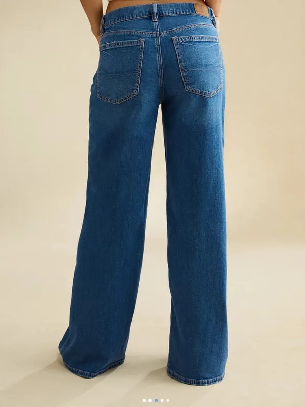 American Eagle Low-Rise Baggy Ultra Wide-Leg Jean Size 4 Regular - Image 4