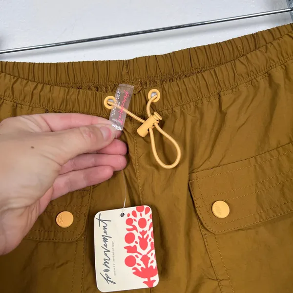 Free People Movement Women's Levels Hike Convertible Shorts Sz M - Image 8