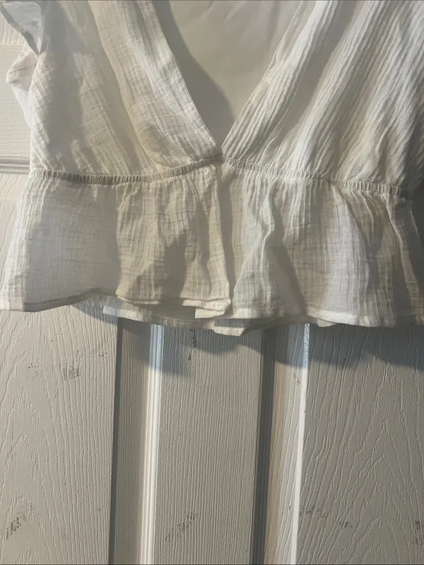 Blue Blush White V-Neck Peplum Flutter Sleeve Blouse - Image 2
