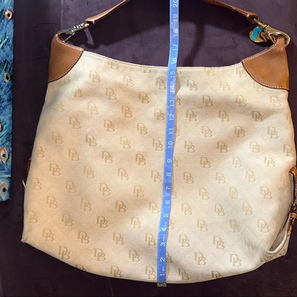 Vintage Dooney & Bourke Cream Monogram Large Hobo Shoulder Bag - Image 14