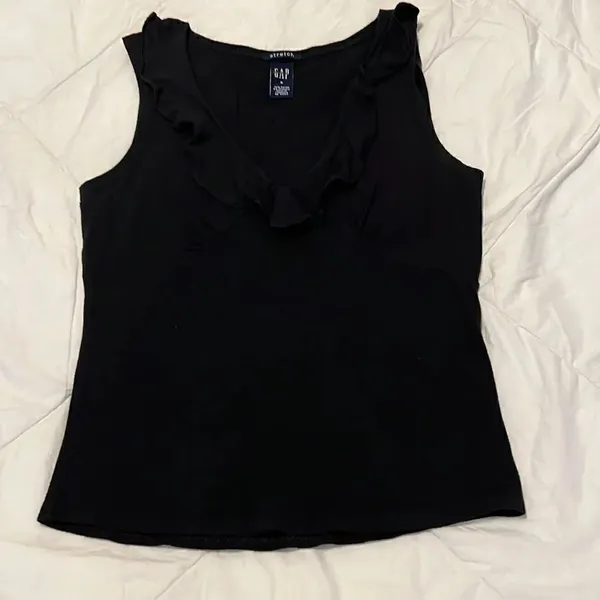 Gap size small black sleeveless ruffle neck knit top GUC - Image 2