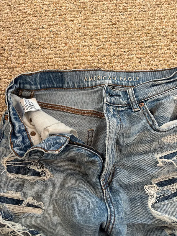 Women’s American Eagle Mom Shorts - Image 5