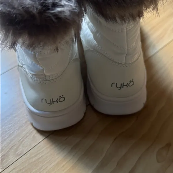 Ryka White Winter Boots with Brown Fur Trim - Image 4