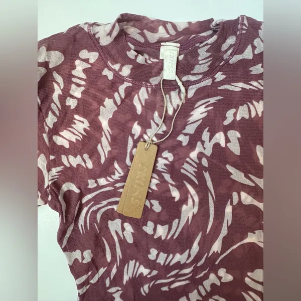 SKIMS NWT Women’s Summer Mesh Raspberry Swirl T-Shirt Thong Bodysuit‎ Size XS - Image 4