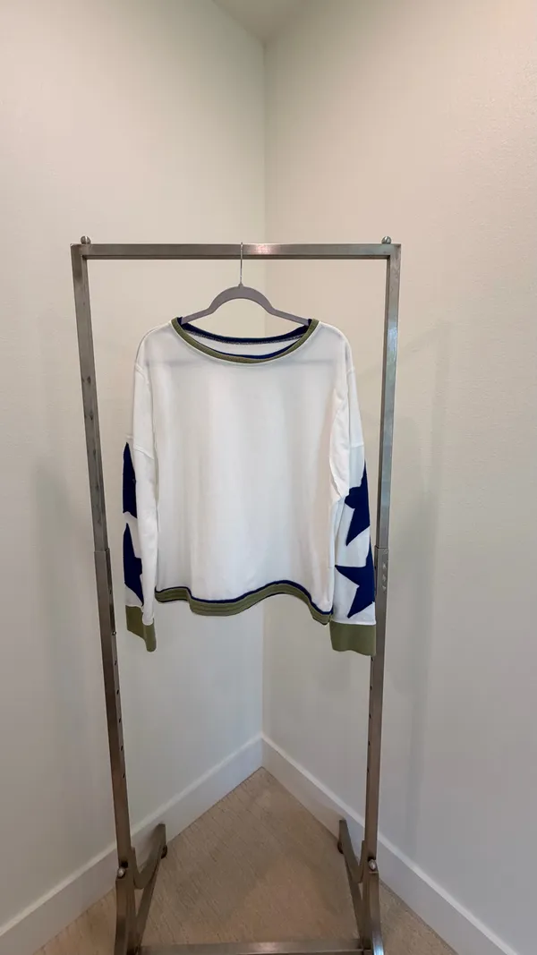 Amazon Women's White Knit Pullover Sweater Crew Neck Blue Star Sleeves L - Image 3
