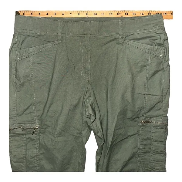 White House Black Market Olive Green Cargo‎ Capri, Size 14 - Image 4