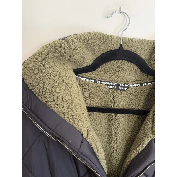FP Movement Venture On Reversible Puffer Vest size XS - Image 2