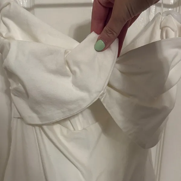 Elegant White Dress Size M - Image 2