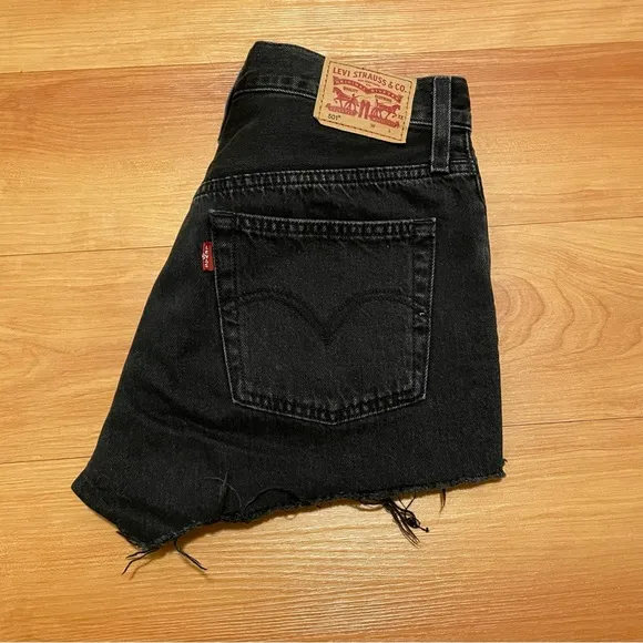 Levi's 501 Mid-Rise Shorts - Image 2