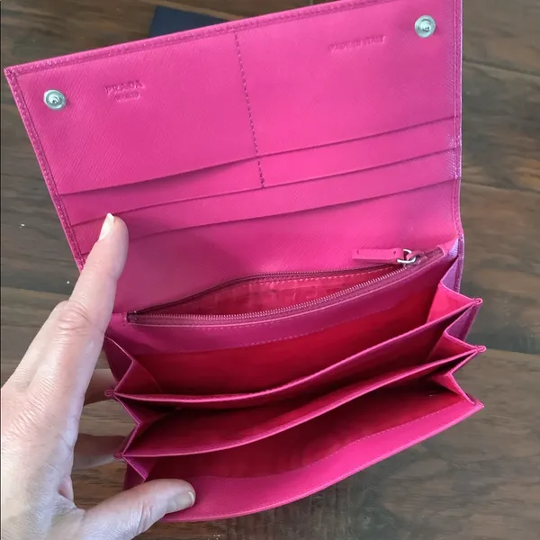 NICE PRADA SAFIANO LEATHER WALLET 🌷🌷🌷 - Image 4