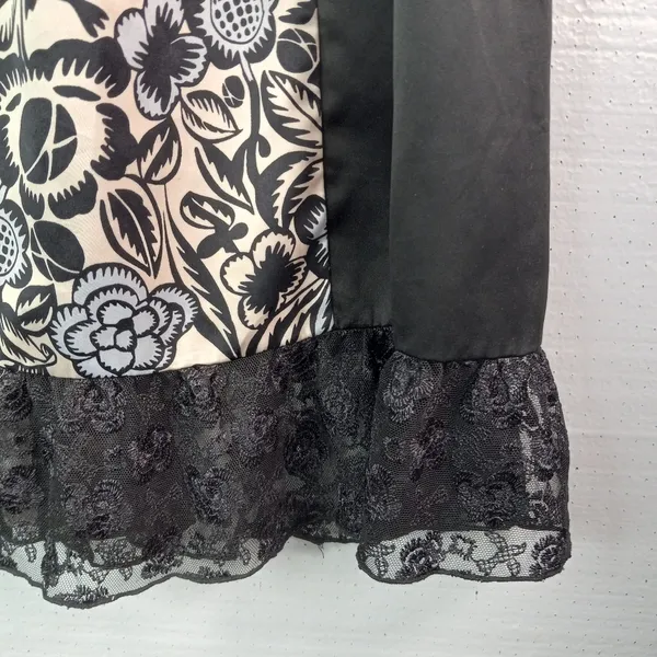 Cacique 28/20 Chic Black and White Pastel Sky Blue Floral Paneled Negligee - Image 8