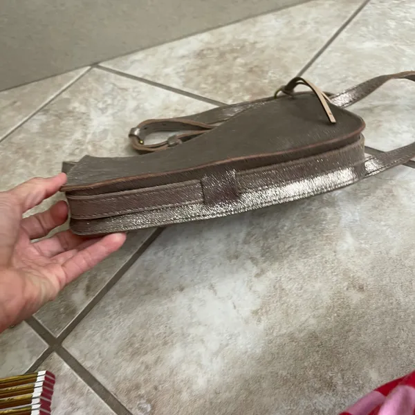 Madewell EUC Metallic Rose Gold Leather Crossbody Bag Zip Top Small Purse Bronze - Image 7