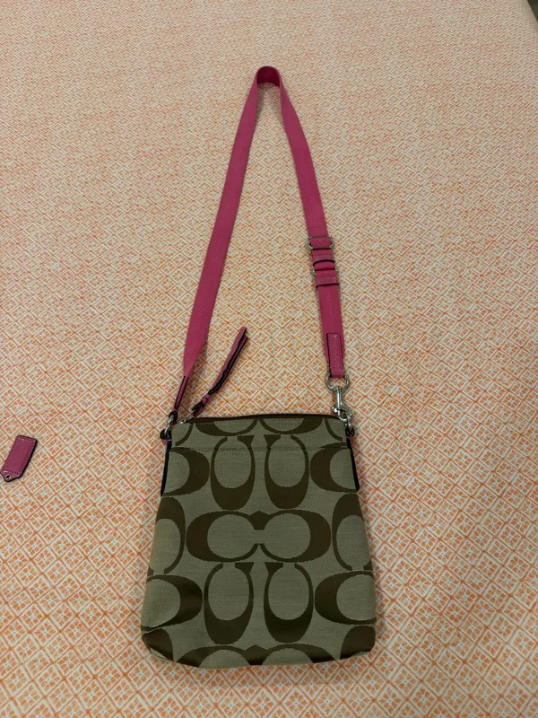 Y2K Coach Khaki C monogram and Pink trim crossbody bag - Image 2
