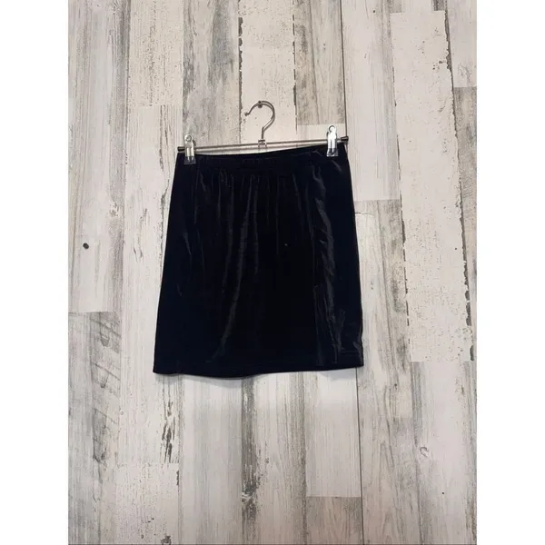 Petite XXS Black Velvet Mini Skirt with Side Slit - Image 5
