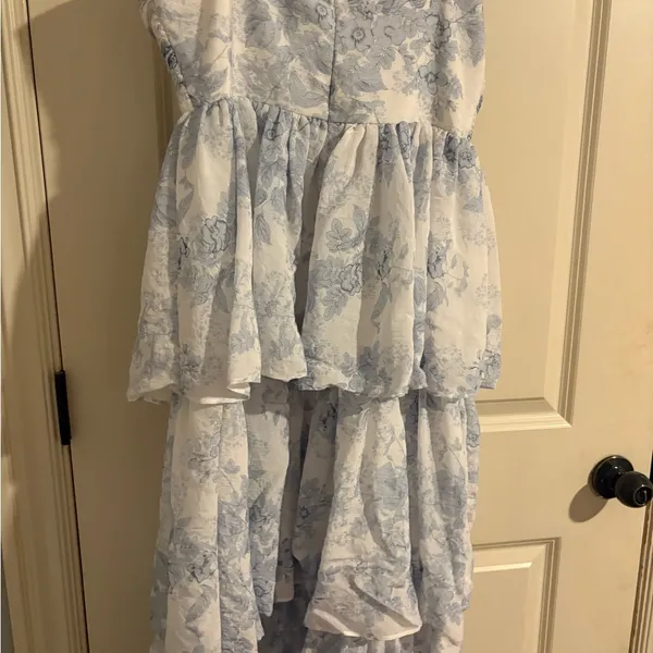 Elegant Blue Floral Tiered Midi Dress - Image 4