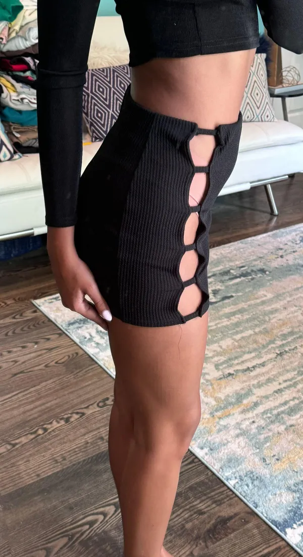 Pretty Little Thing black skirt - Image 4