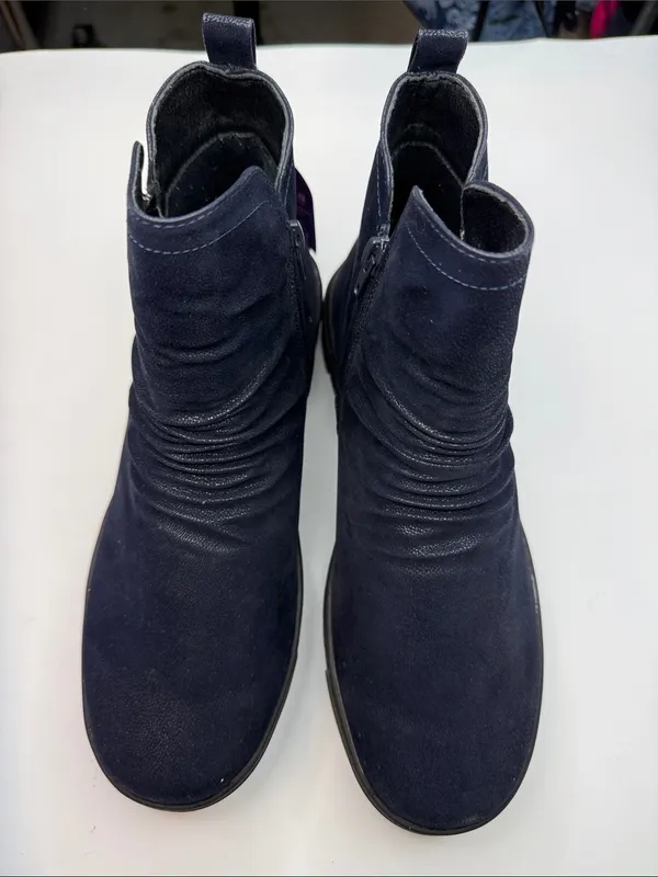 Double Wide Easy Street Estella Slip Resistant Ankle Boots Size 10WW - Image 2