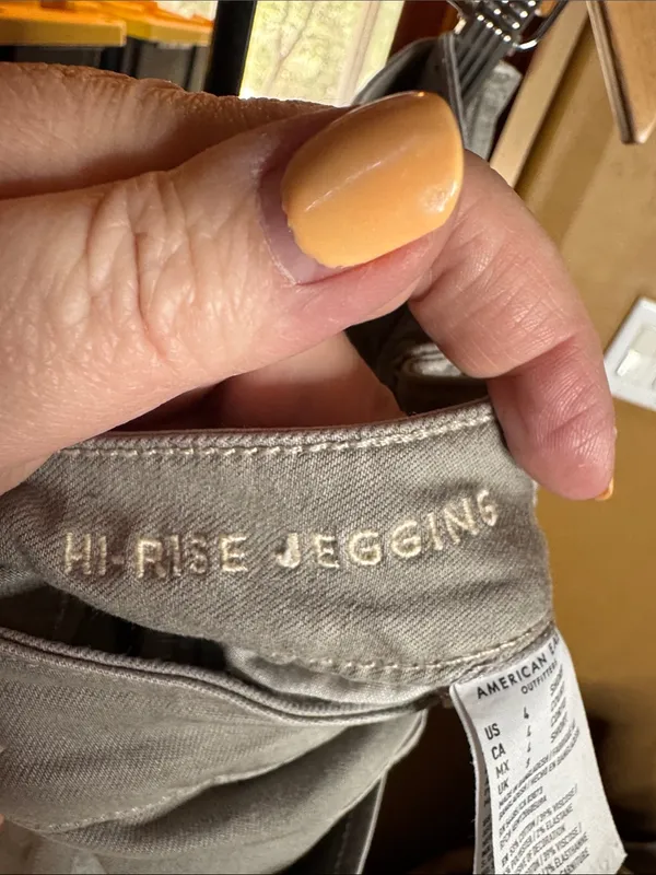 American Eagle Light Gray Camo Hi-Rise Jeggings Size 4 Short - Image 6