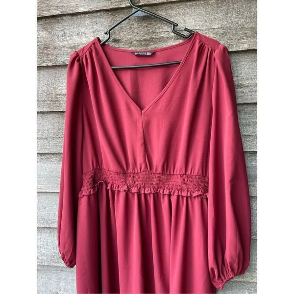 Bloomchic size 14-16 muted red smocked waist V-neck dress - Image 6