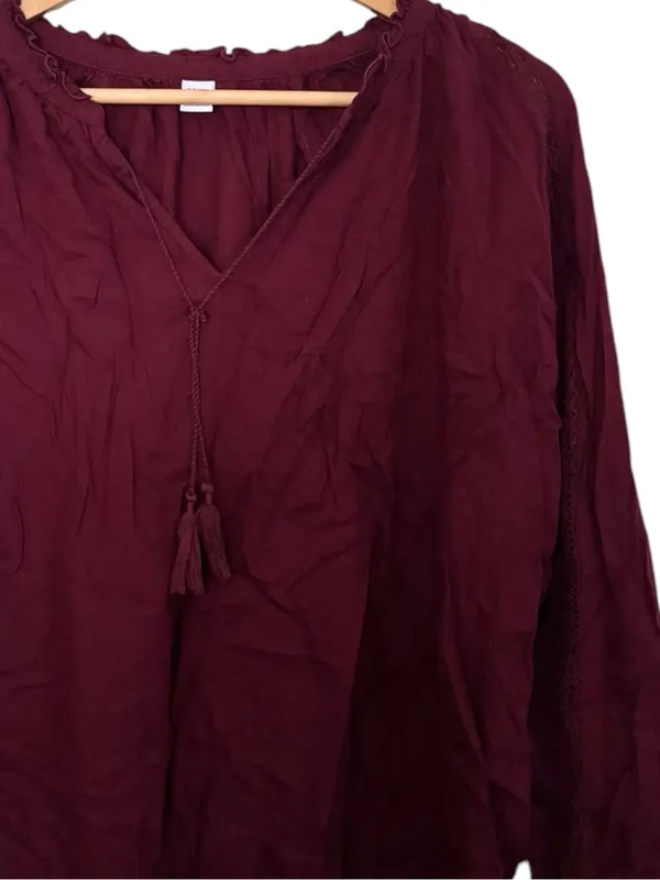 💥 Old Navy Burgundy Lace Accent Long-Sleeve Peasant Top - Image 2