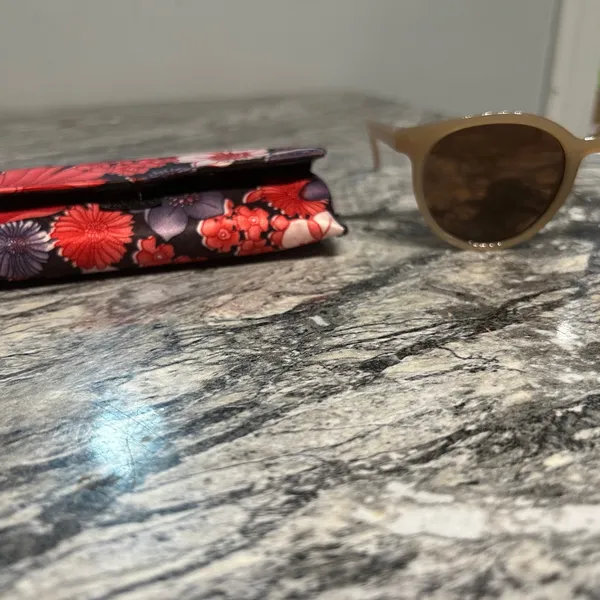 Stylish Tan Sunglasses - Image 11