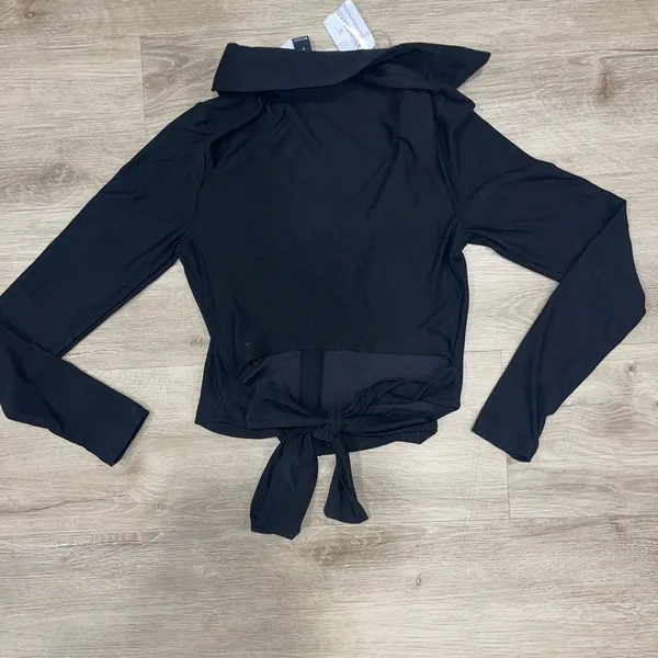 Windsor Top Long Sleeve Black Crop v-neck Size small - Image 4