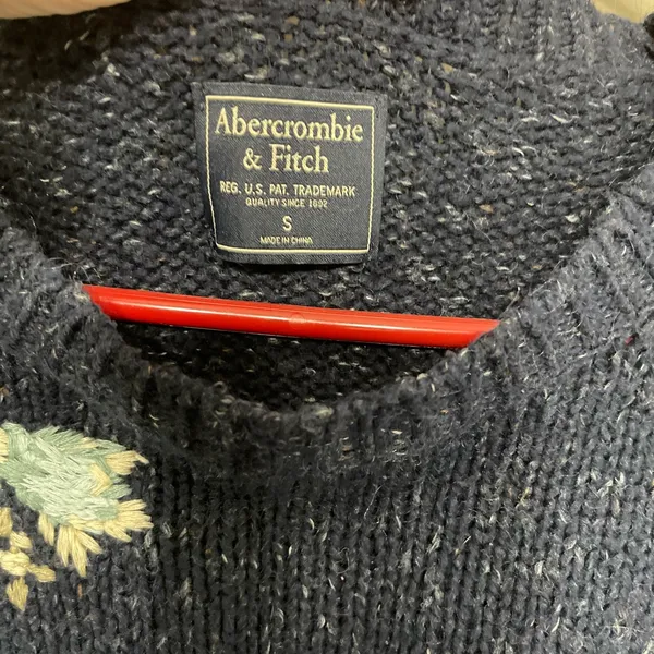 Abercrombie and Fitch Floral Embroidered Heather Navy‎ Sweater Size Small - Image 3