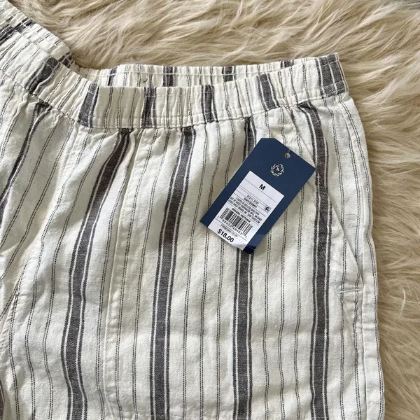NWT Casual Striped Shorts Universal Thread Size M - Image 2