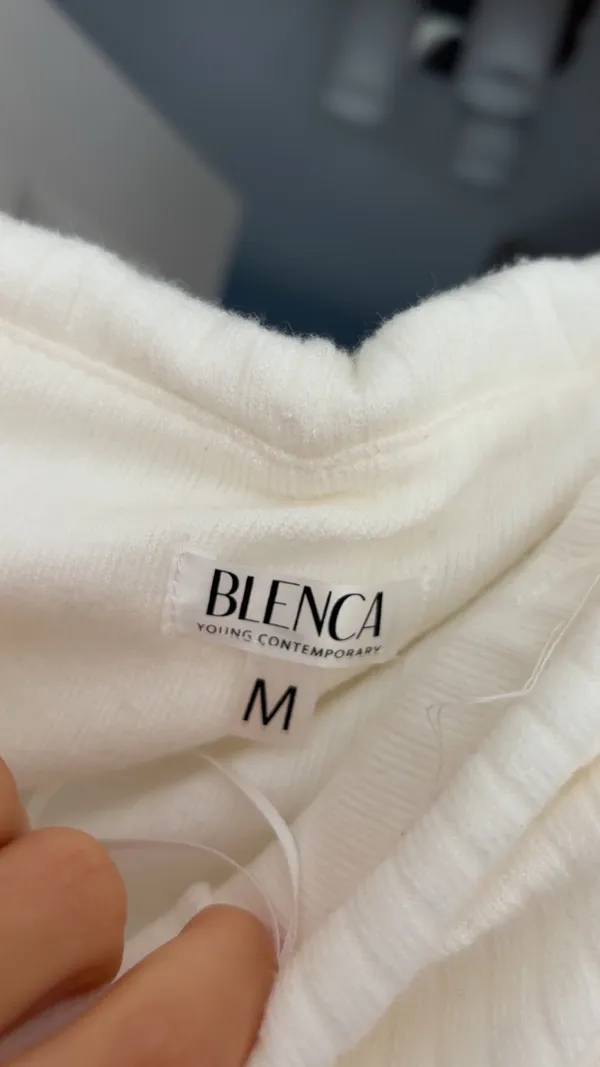 La Blanca white off the shoulder top, size M - Image 2