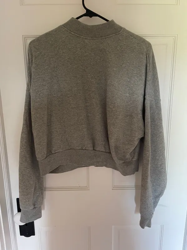 Nike Cropped Sweatshirt - Image 3