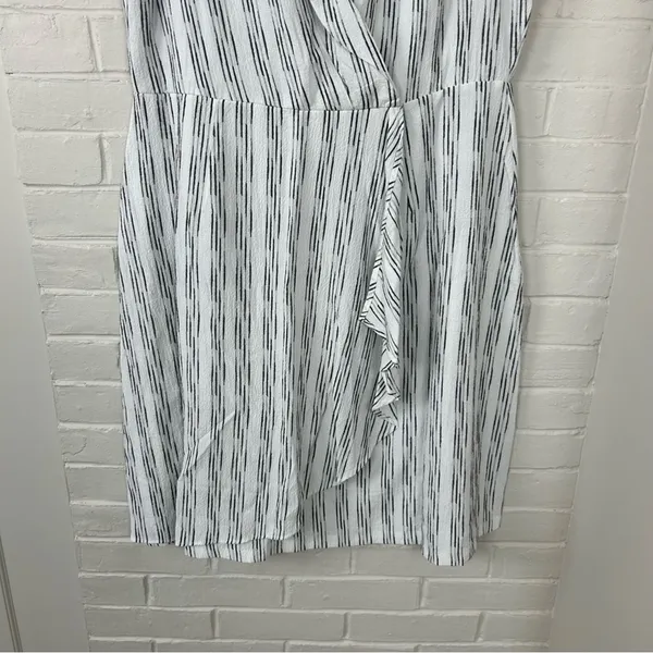Calvin Klein White & Black Striped Drape Twist Front Dress Size 12 - Image 6