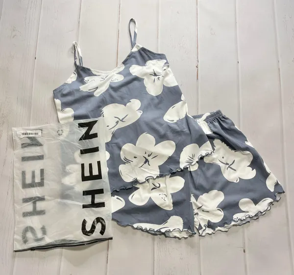NWT - Shein - Women’s Blue Floral Pajama Set - Size Medium - Image 2