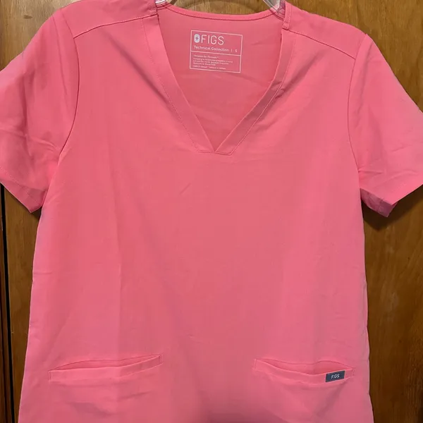 FIGS Neon Pink Casma Three-Pocket Scrub Top - size small - Image 4